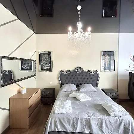 La Discrete Romantique, Avec Jacuzzi Charavines